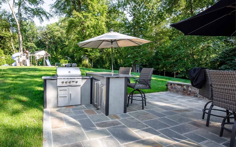 an-l-shaped-rta-outdoor-kitchen-in-a-small-space
