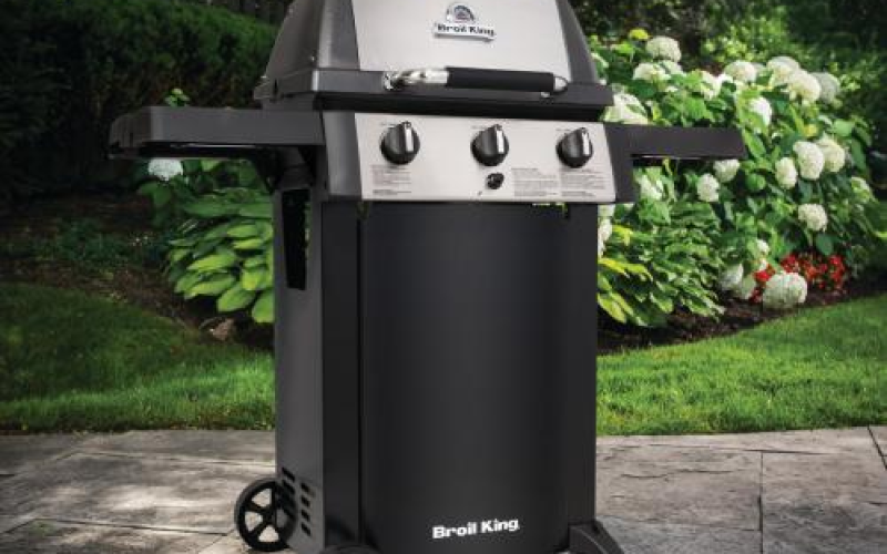 Broil King Gem 320 3-Burner Freestanding Propane Gas Grill